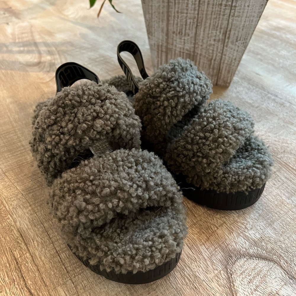 UGG ***new Never Worn*** womens size 6